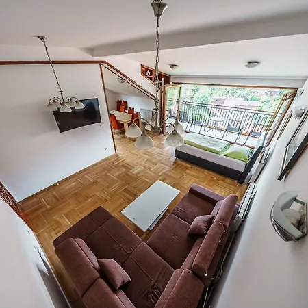 Spacious Haven, 3br Penthouse, Free Grg Pkg, Old Town