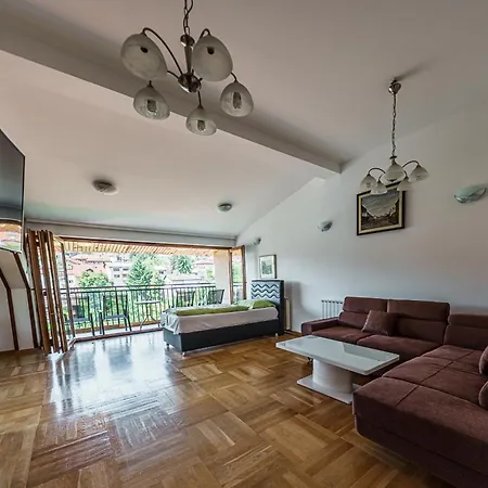 Apartamento Spacious Haven, 3br Penthouse, Free Grg Pkg, Old Town *