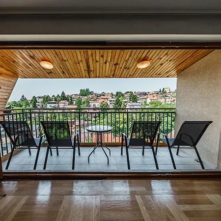 Apartamento Spacious Haven, 3br Penthouse, Free Grg Pkg, Old Town *