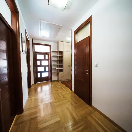 Spacious Haven, 3br Penthouse, Free Grg Pkg, Old Town