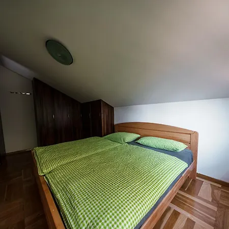 Spacious Haven, 3br Penthouse, Free Grg Pkg, Old Town
