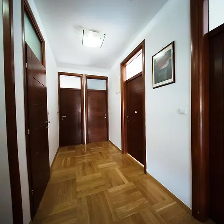 Spacious Haven, 3br Penthouse, Free Grg Pkg, Old Town