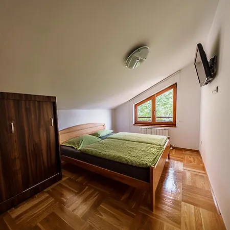 Apartment Spacious Haven, 3br Penthouse, Free Grg Pkg, Old Town