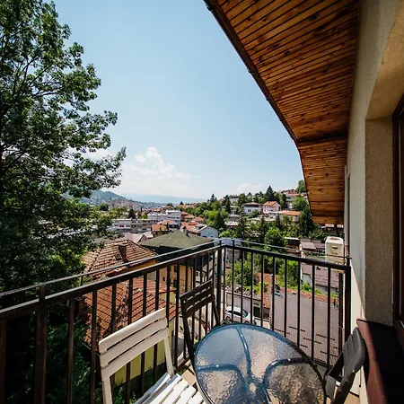 Spacious Haven, 3br Penthouse, Free Grg Pkg, Old Town Saraievo